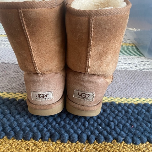 UGG Australia Short Boot - Picture 5 of 7